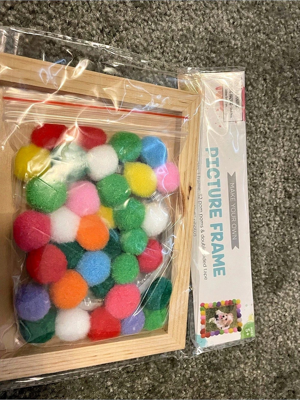 Make Your Own Zone Picture Frame DIY Pom-Pom Kit